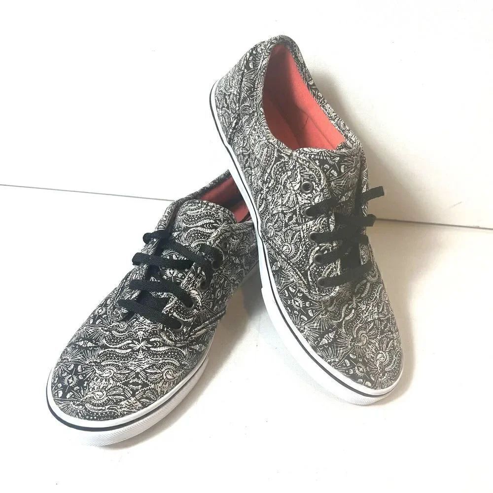 VANS Sneakers Skate Shoes Womens Size 6 Black White Paisley Lace Up Low Top Flat